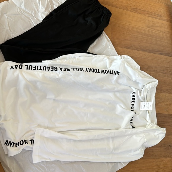 Size small leggings and top set - Picture 2 of 6